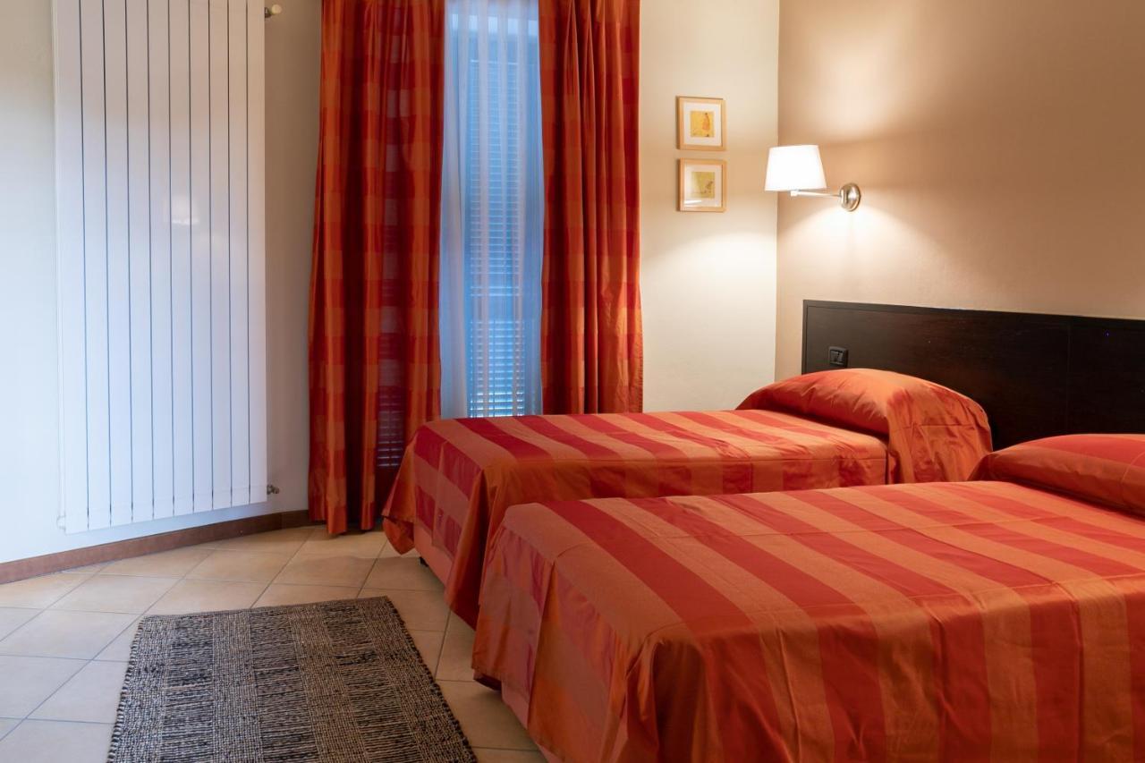 Hotel Del Corso Borgomanero Extérieur photo